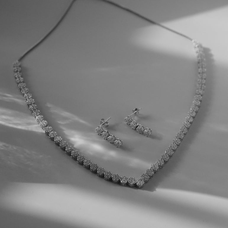 Graceful Vibe Silver necklace set