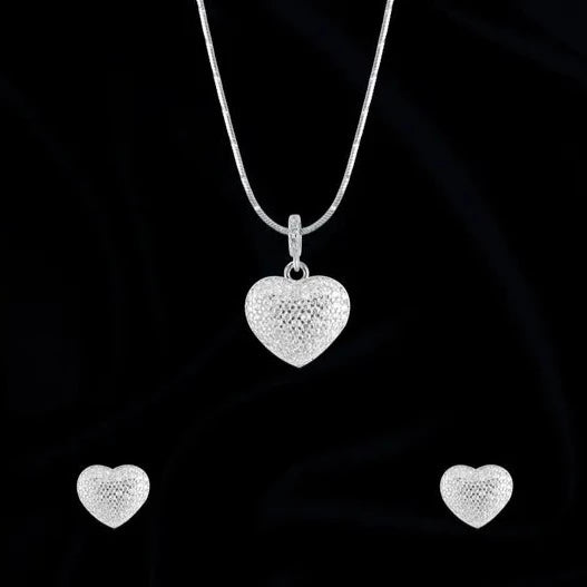 Silver elegant heart pendant set