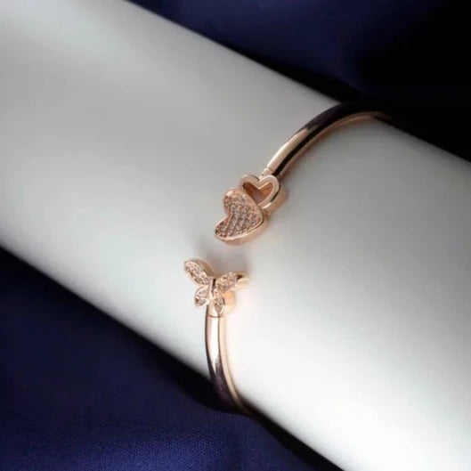 Rose gold shining butterfly in love bracelet